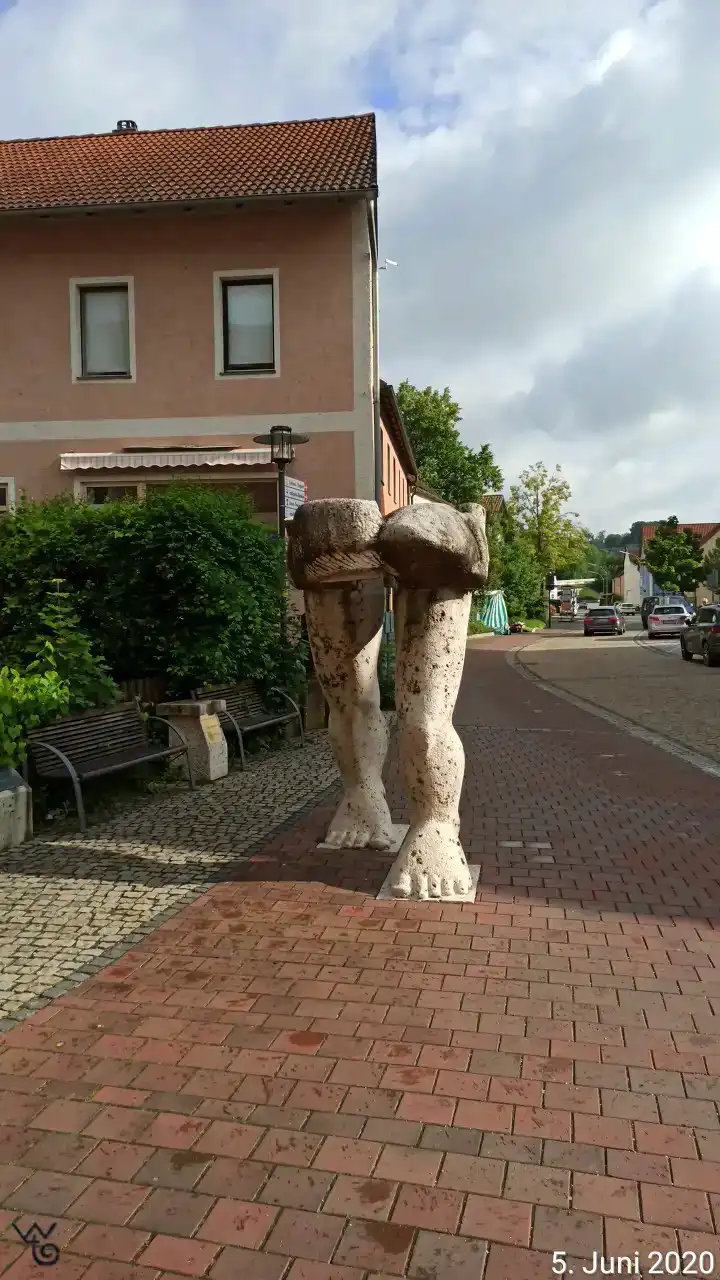 318